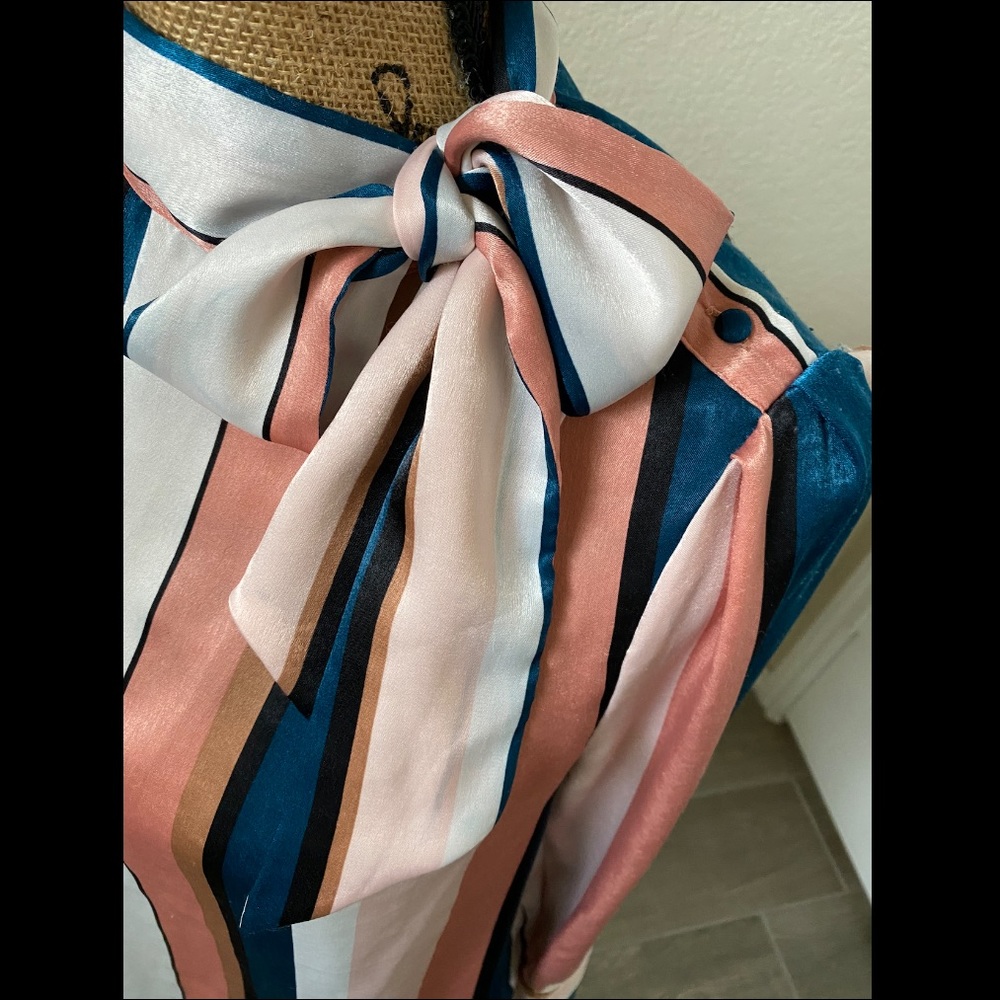*nwOt* silky soft stripped tie collared top